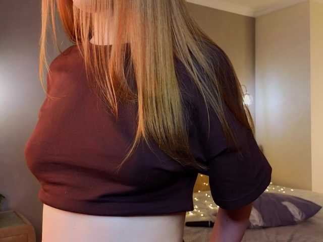 CrystalDiva's BongaCams show and profile