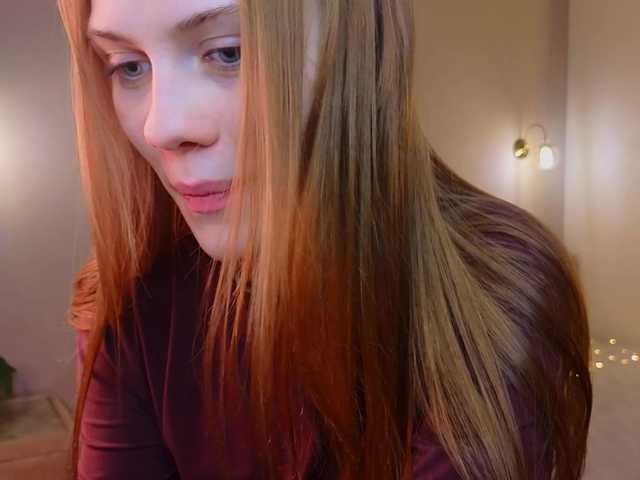 CrystalDiva's BongaCams show and profile