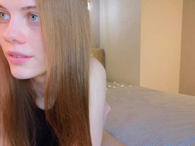 CrystalDiva's BongaCams show and profile