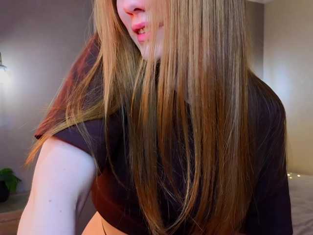 CrystalDiva's BongaCams show and profile