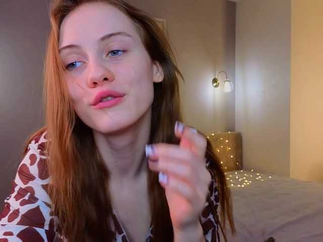 CrystalDiva's BongaCams show and profile