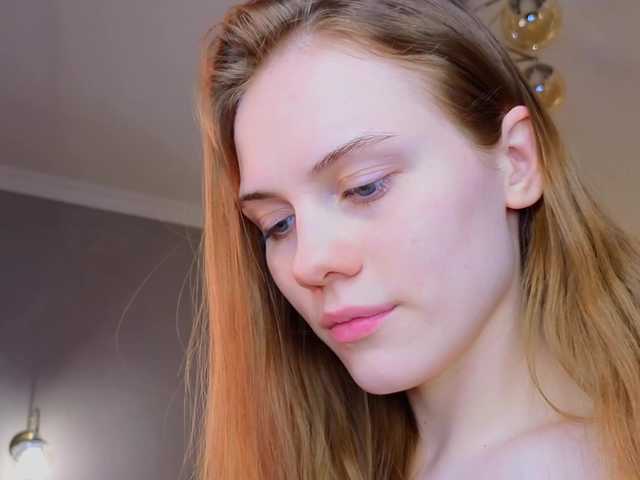 CrystalDiva's BongaCams show and profile