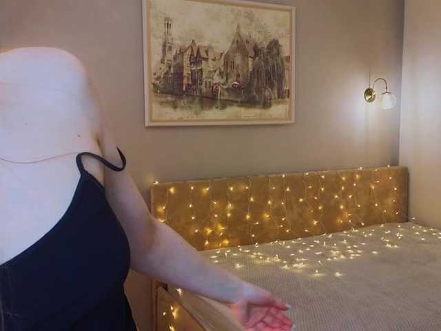 CrystalDiva's BongaCams show and profile