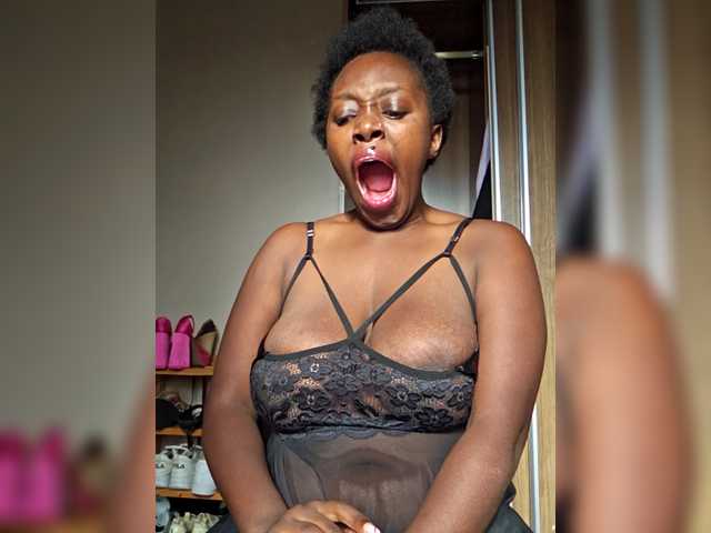 Peachydoll's BongaCams show and profile