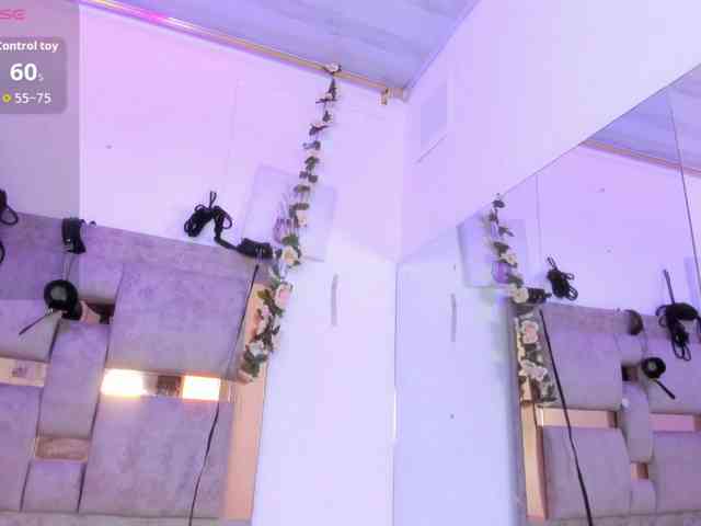 iris-black Live Webcam on BongaCams