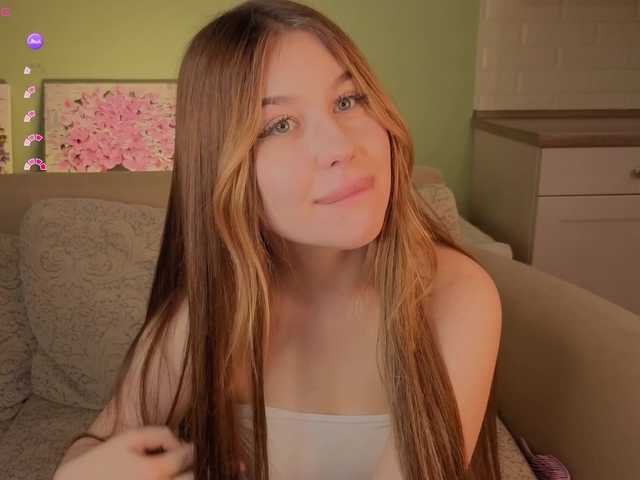 AliceGrand's BongaCams profile