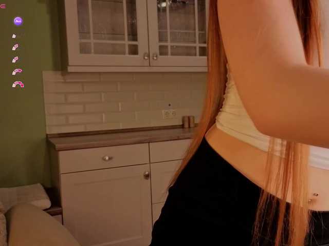 AliceGrand's BongaCams show and profile