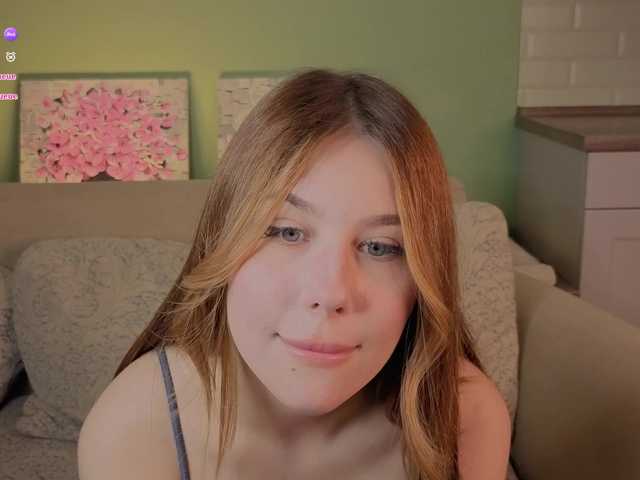 AliceGrand's BongaCams show and profile