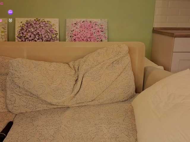 AliceGrand's BongaCams show and profile