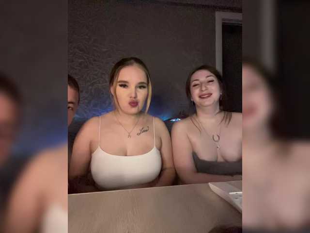 Sweet-pies's BongaCams show and profile