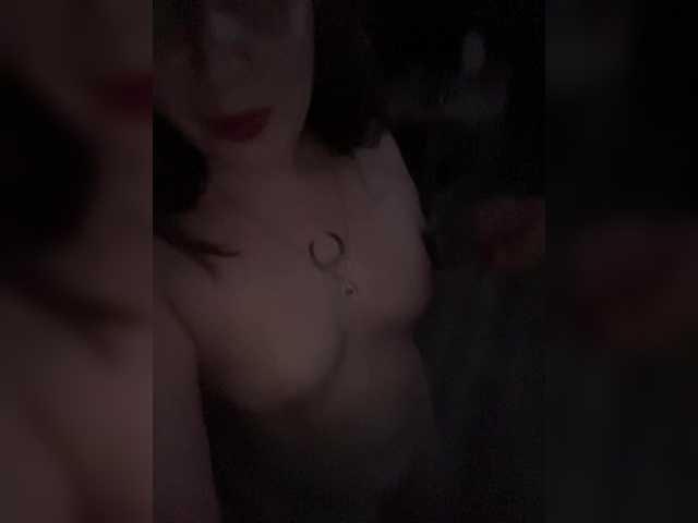 Sweet-pies's BongaCams show and profile