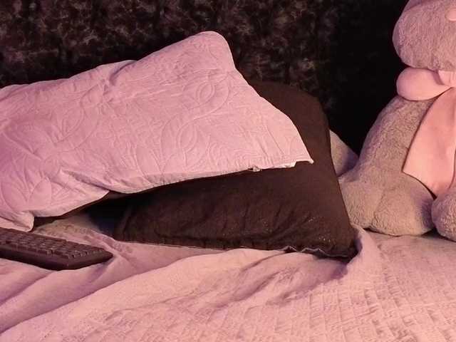 KiraKeyTeen's BongaCams show and profile