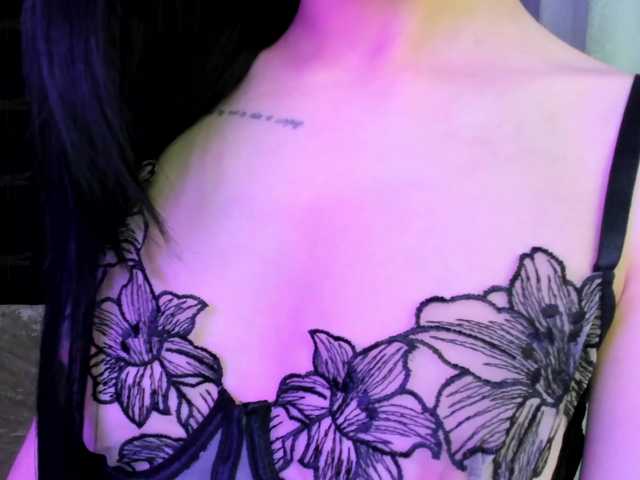 Milinoli's BongaCams show and profile