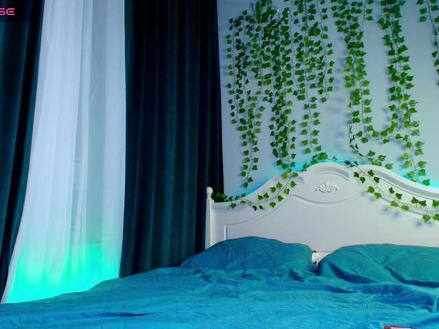 nicole-edison's BongaCams show and profile