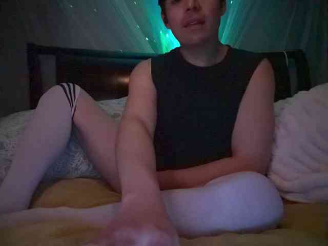 LovelyCloudyBoy Live Webcam on BongaCams