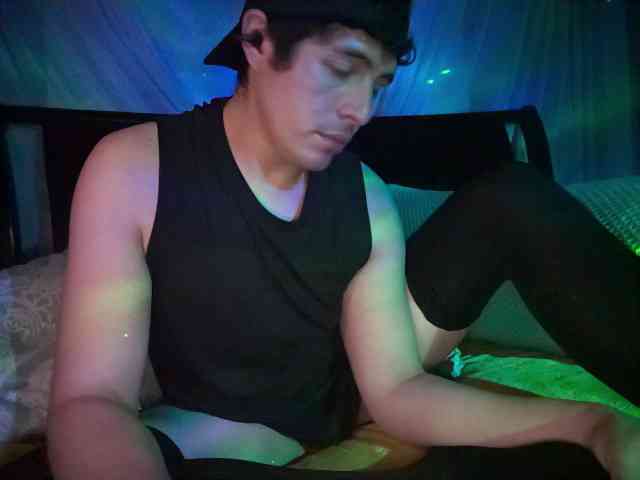 LovelyCloudyBoy Live Webcam on BongaCams