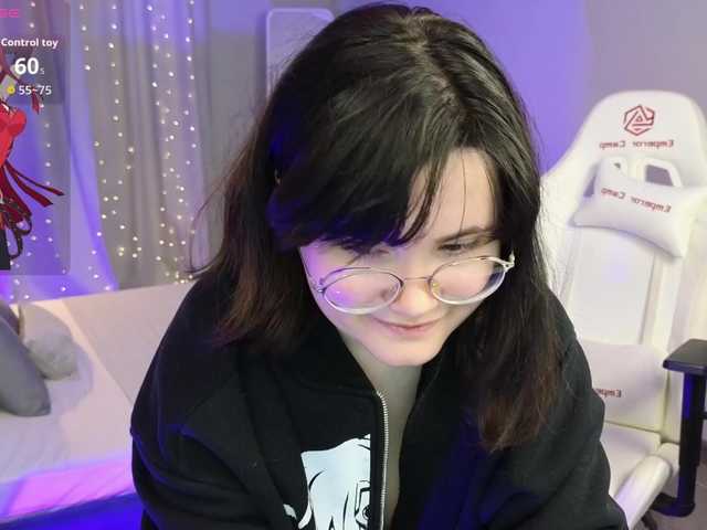 Alicezen's BongaCams show and profile