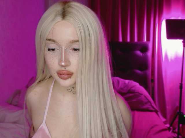 lolykari's BongaCams show and profile