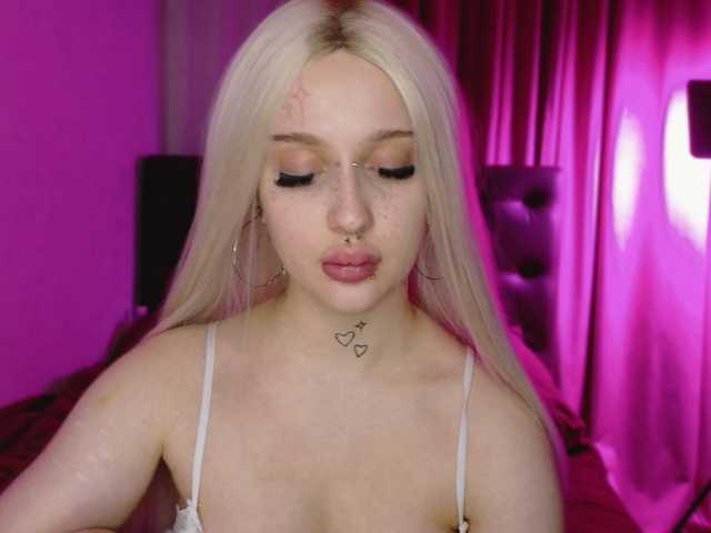 lolykari's BongaCams show and profile