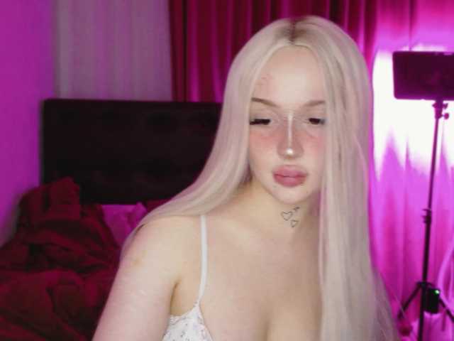 lolykari's BongaCams show and profile