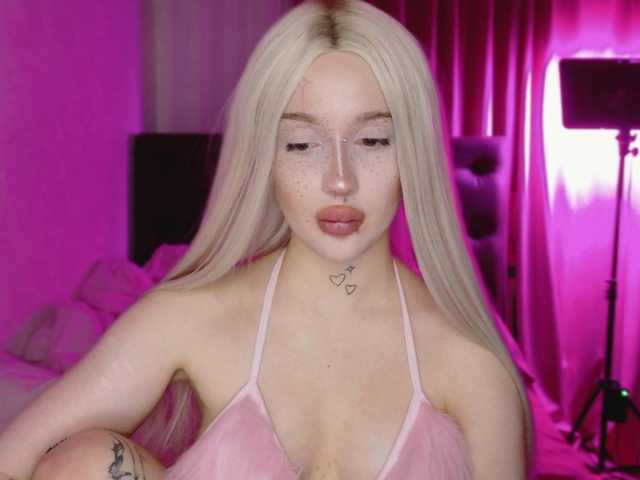 lolykari's BongaCams show and profile