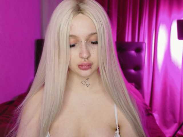 lolykari's BongaCams show and profile