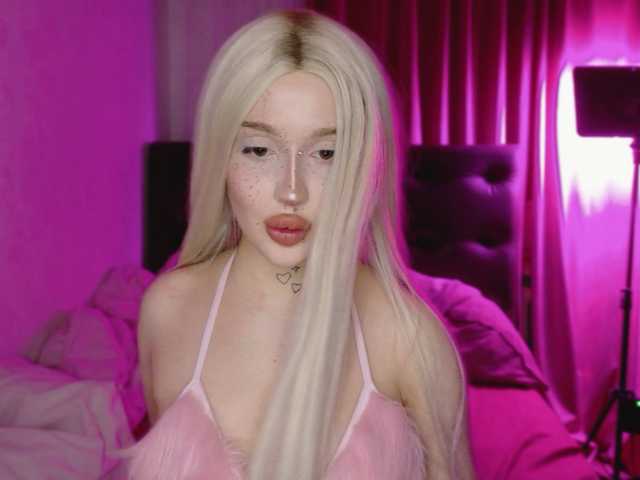 lolykari's BongaCams show and profile