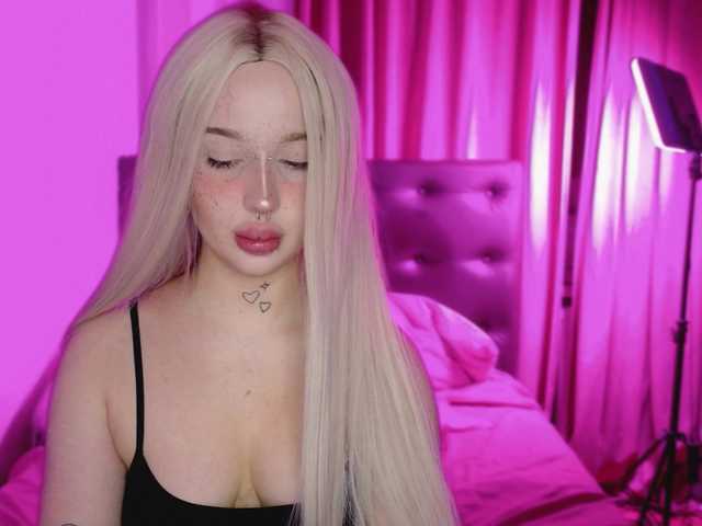 lolykari's BongaCams show and profile