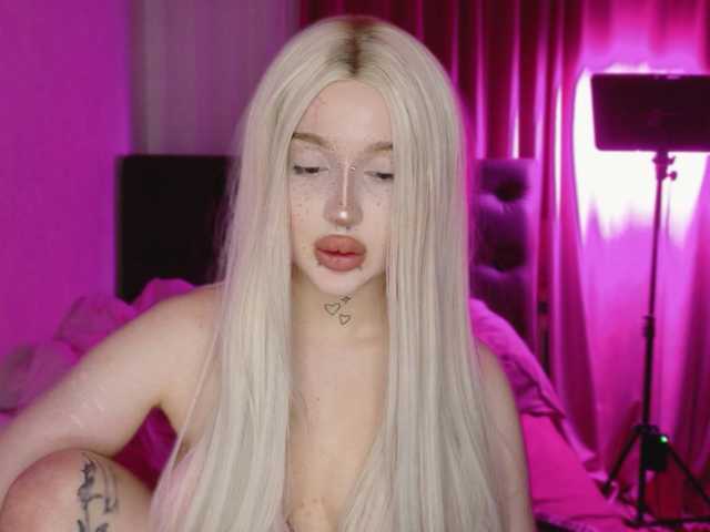 lolykari's BongaCams show and profile