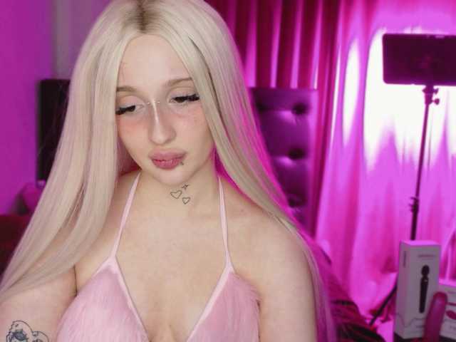 lolykari's BongaCams show and profile