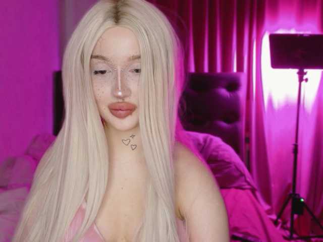 lolykari's BongaCams show and profile