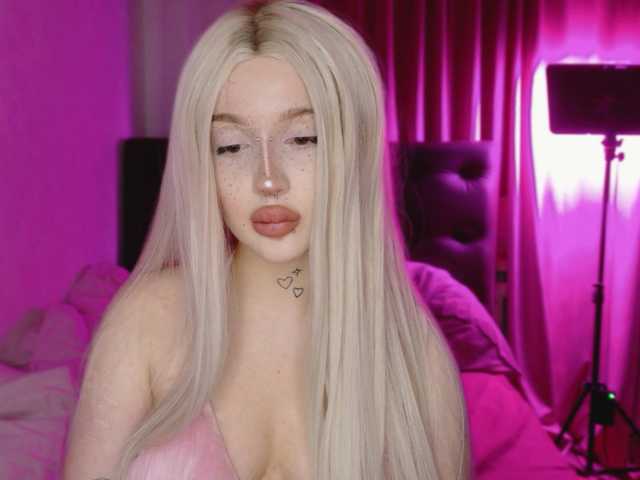 lolykari's BongaCams show and profile