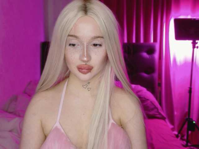 lolykari's BongaCams show and profile