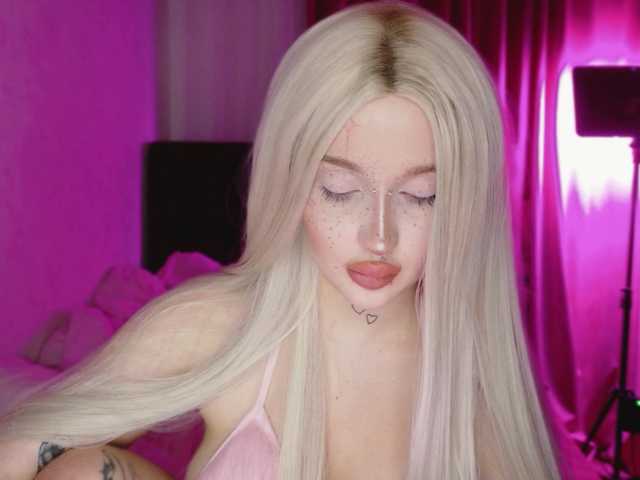 lolykari's BongaCams show and profile