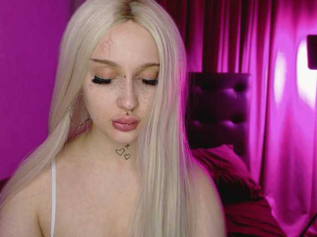 lolykari's BongaCams show and profile