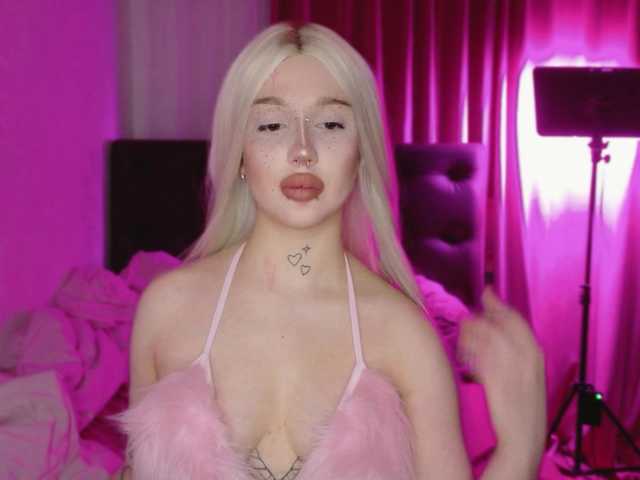 lolykari's BongaCams show and profile