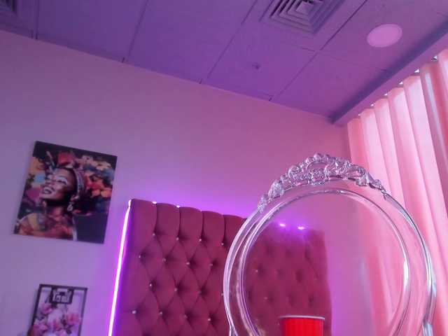 Naddyne's BongaCams show and profile