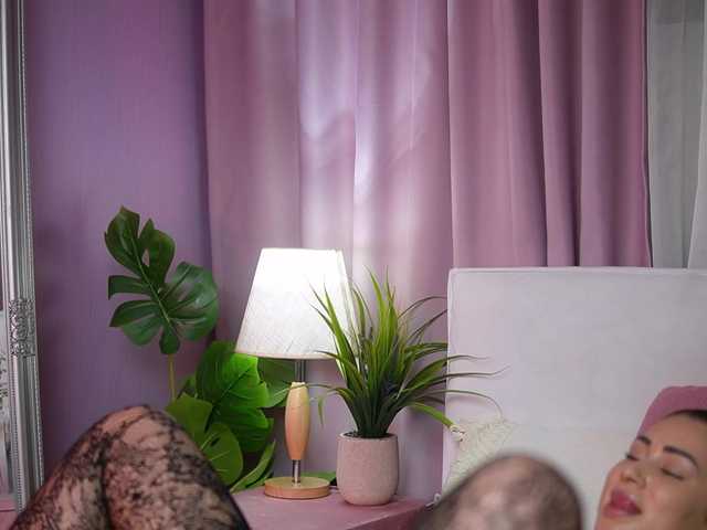 AmeliaBarbie's BongaCams show and profile