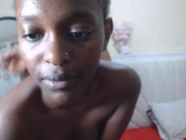 DoubleTroubleXX Live Webcam on BongaCams