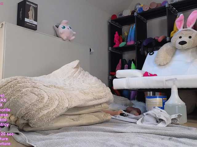 HayleeXX's BongaCams show and profile