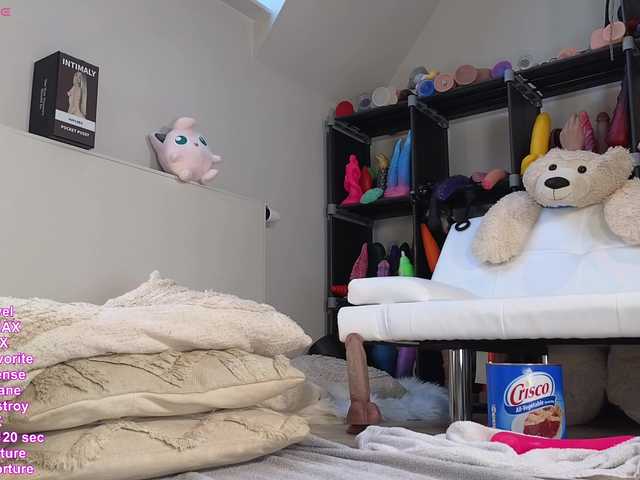 HayleeXX's BongaCams show and profile