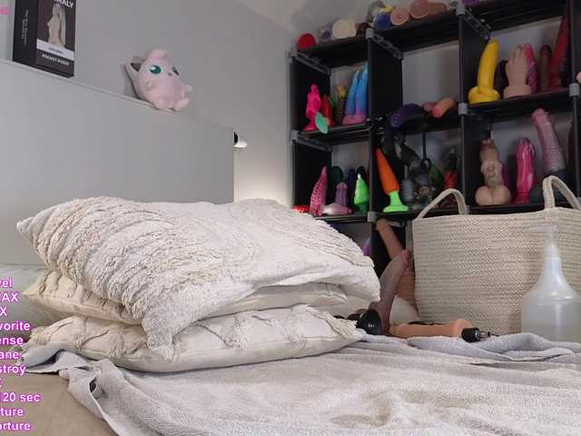 HayleeXX's BongaCams show and profile