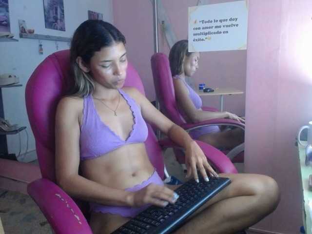 self-destruccionn's BongaCams show and profile