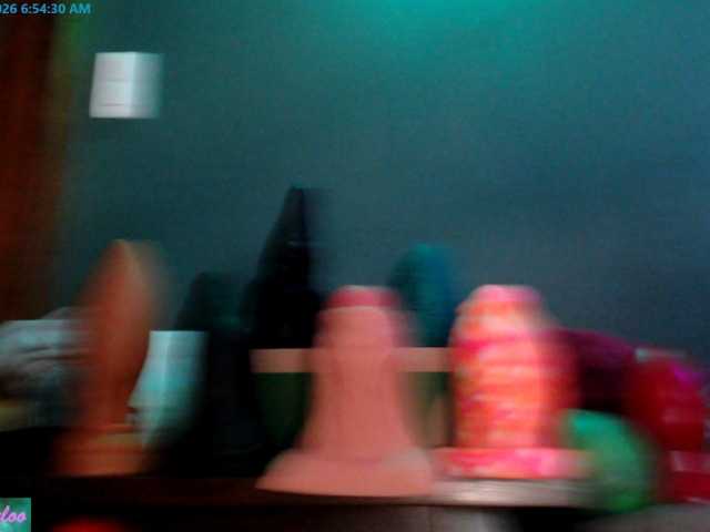 SluttyLeeloo's BongaCams show and profile