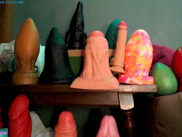 SluttyLeeloo's BongaCams show and profile