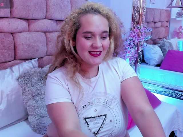 Dulcenoa's BongaCams show and profile