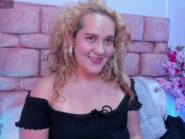 Dulcenoa's BongaCams show and profile