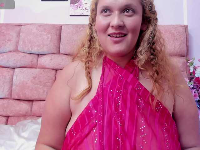 Dulcenoa's BongaCams show and profile