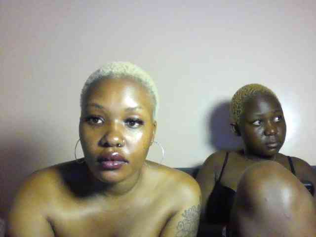 Naughty-Lynne webcam