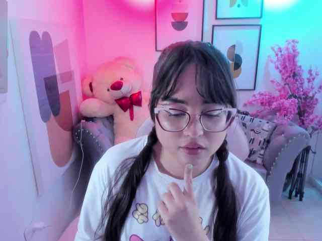 Shady-bug Live Webcam on BongaCams